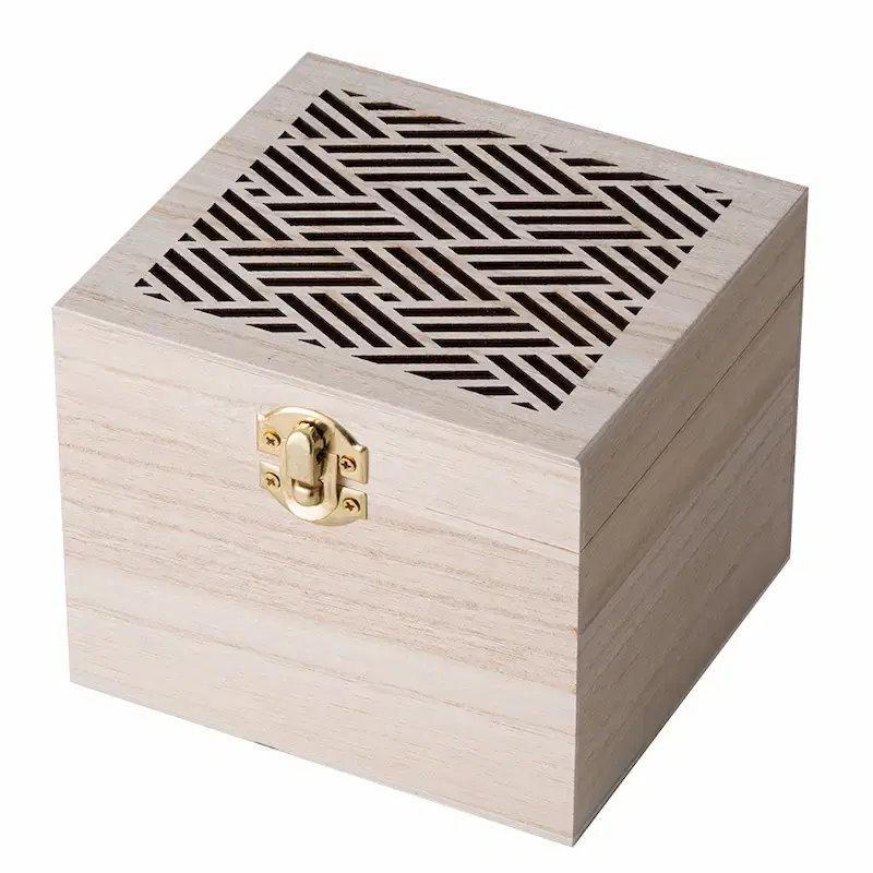 飾り木箱 透かし彫り トランクケース型